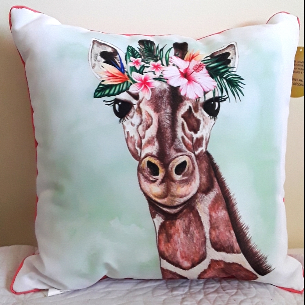 GIRAFFE ACCENT CUSHION